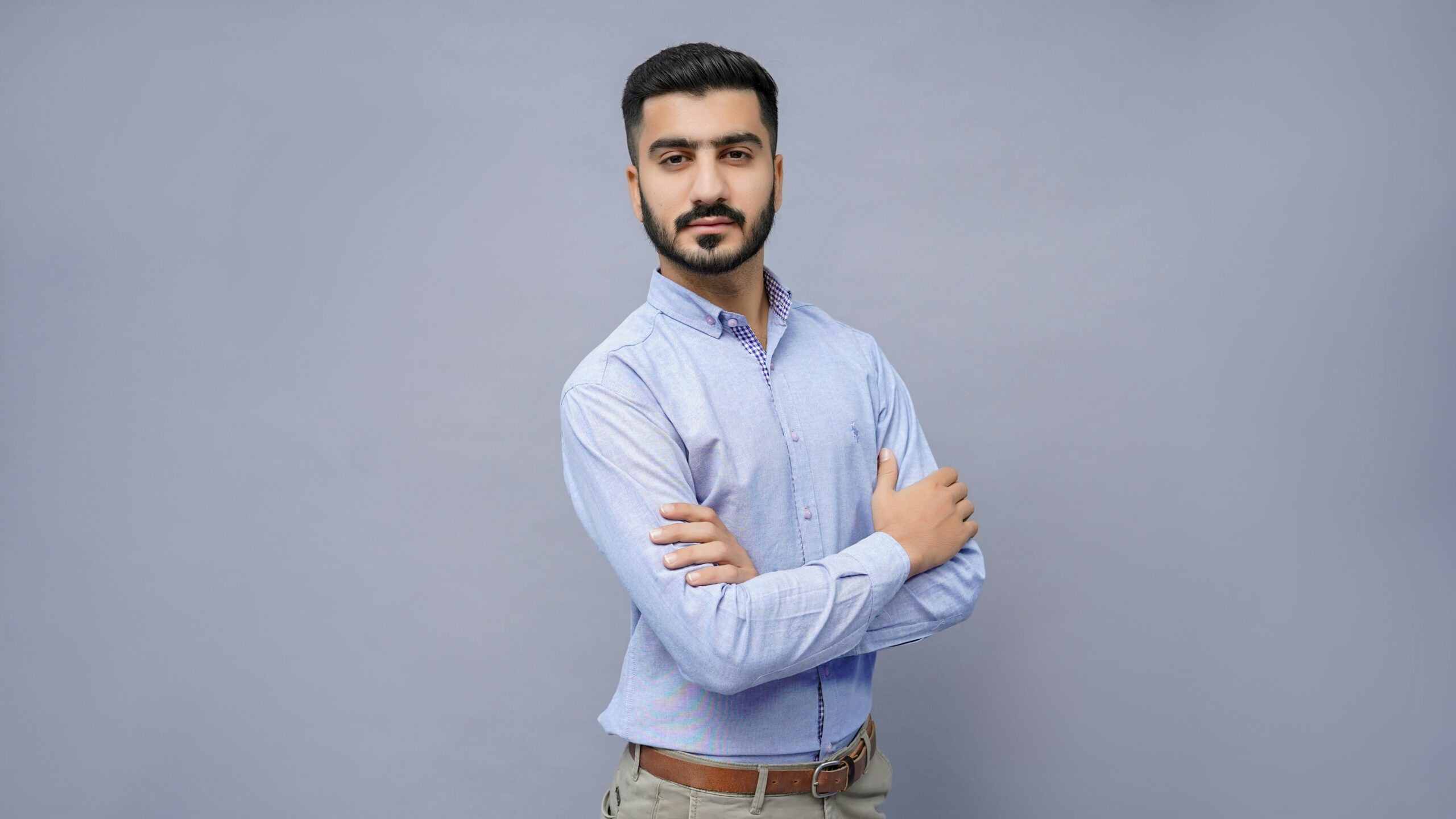 A well-groomed man demonstrating modern men’s grooming and smart casual style.