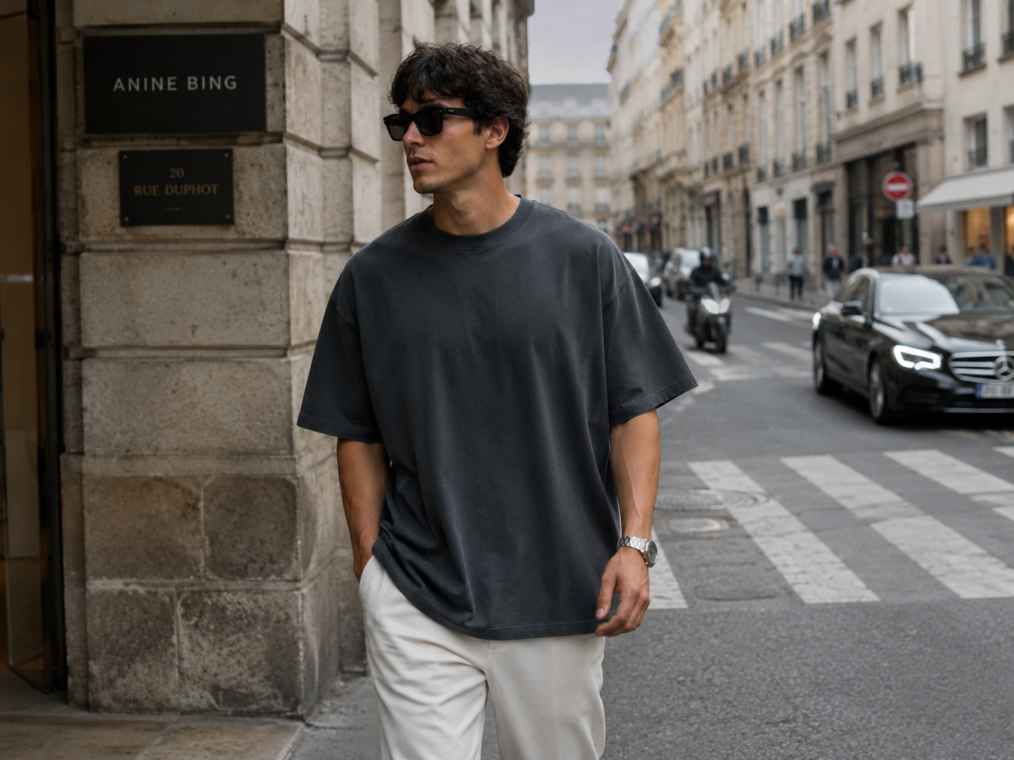 A perfectly styled oversized t-shirt worn by a man walking in the city